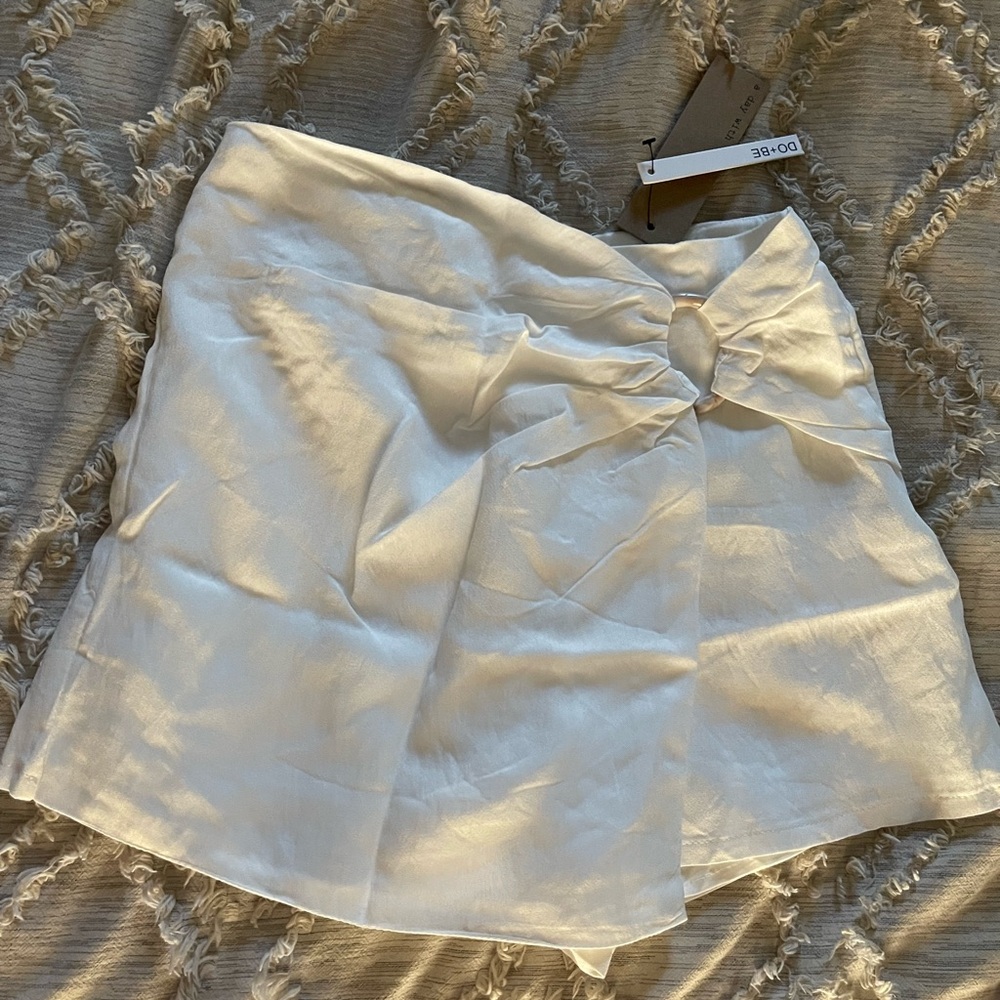 DO+BE White Mini Skort with Ring Detail